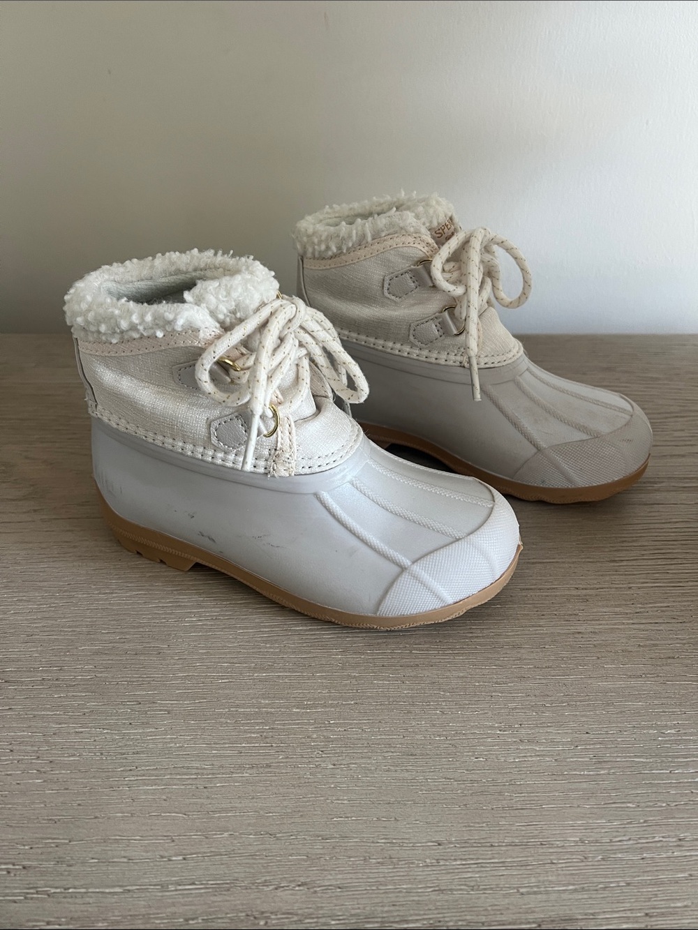 Sperry girls Port Alpine duck boots faux fur white size 11